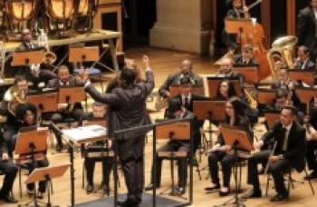 Sinfônica Jovem faz concerto com participação especial