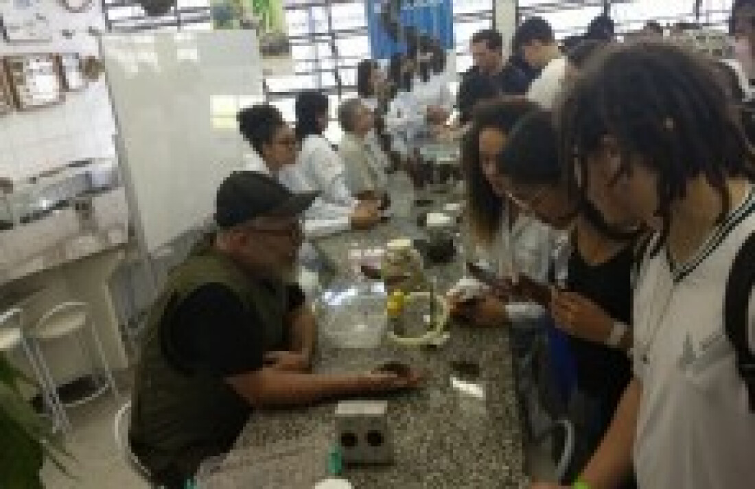 Alunos participam de evento na Brazcubas