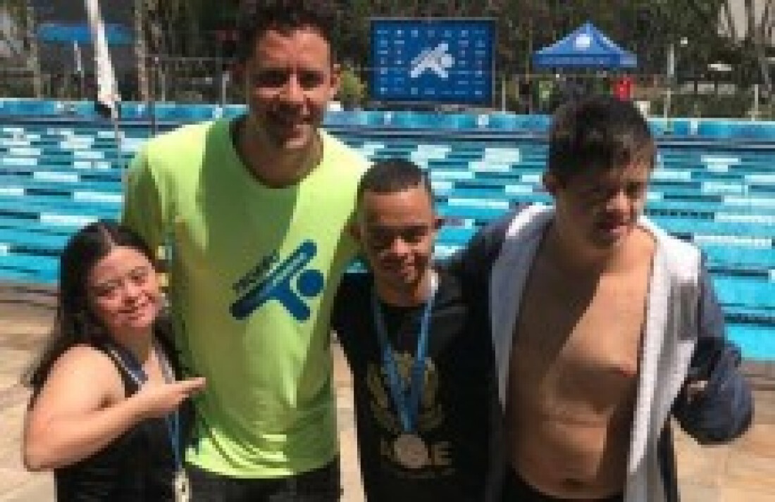 Apae conquista medalhas em competição de natação em SP