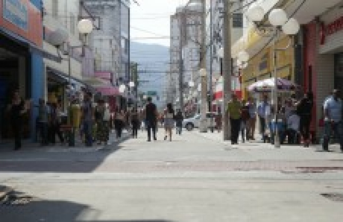 Frente fria chega e interrompe sequência de calor na região