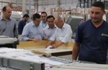 Prefeito vai ao Taboão e reforça apoio às empresas
