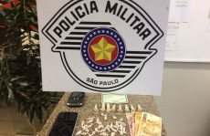 PMs do 17º Batalhão apreendem drogas
