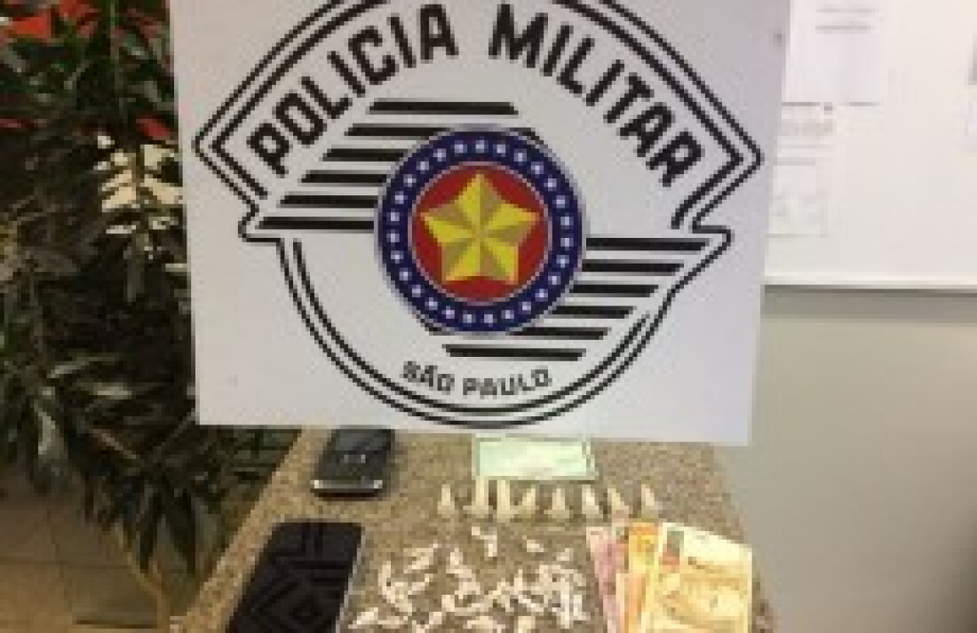 PMs do 17º Batalhão apreendem drogas