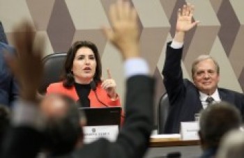 Texto-base passa pela CCJ do Senado