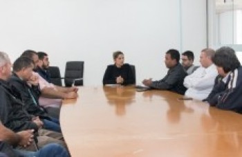 Vereadora promove encontro de taxistas com o prefeito