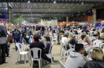 Feiras noturnas divulgam atrações