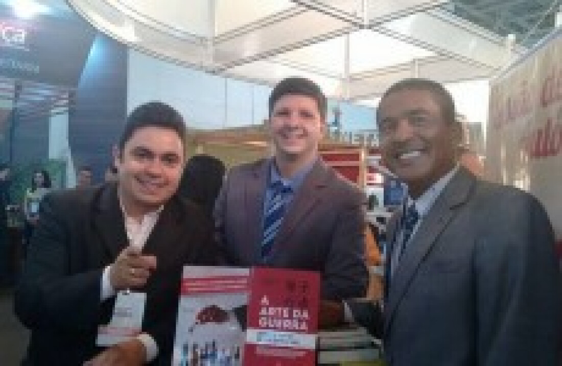 Diretores de instituto darão autógrafos