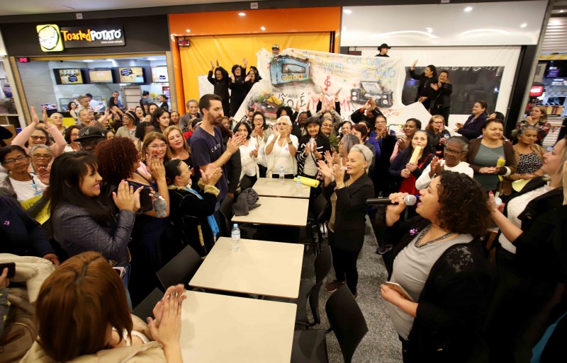 Cras realiza Flash Mob em alusão a Lei Maria da Penha