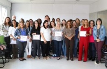 Assistência forma servidores em curso de trabalho social