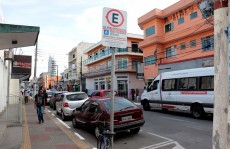 Placas de sinalização de serão trocadas em Suzano