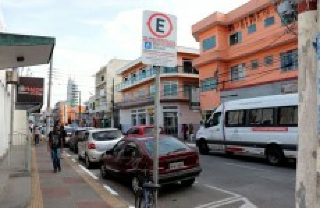Placas de sinalização de serão trocadas em Suzano