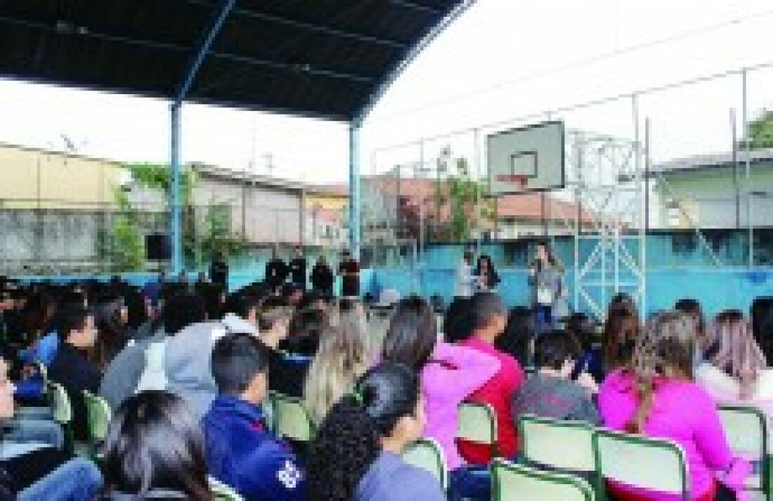 Plenária do Plano da Juventude reúne 700 jovens em escola estadual no Mogilar