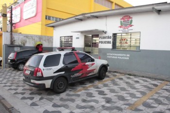 Ladrão rende casal e estupra recepcionista