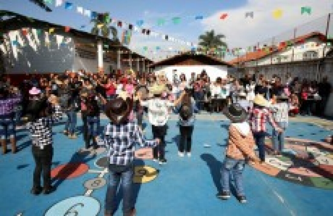 Escolas municipais nos bairros realizam festas juninas