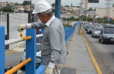 Poá promove pintura no viaduto Tancredo Neves