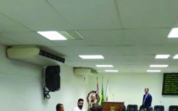 Vereadores entram em atrito e precisam ser contidos em sessão