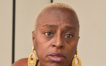 Mogi tenta solucionar passe do professor