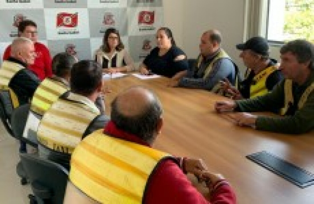 Prefeitura discute mudanças para profissão de mototáxi