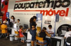 Poupatempo Móvel realiza atendimentos em Ferraz
