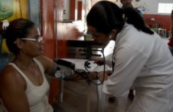 Bairros alagados recebem atenção