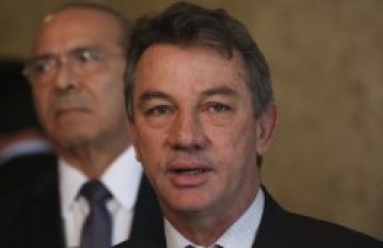 Venezuela bloqueia fronteira com Brasil