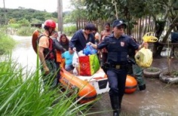Famílias recebem assistência da prefeitura
