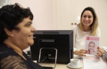 Campanha arrecada lenços para pacientes com câncer em Poá
