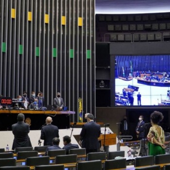 Câmara suspende sessão para debater PEC emergencial