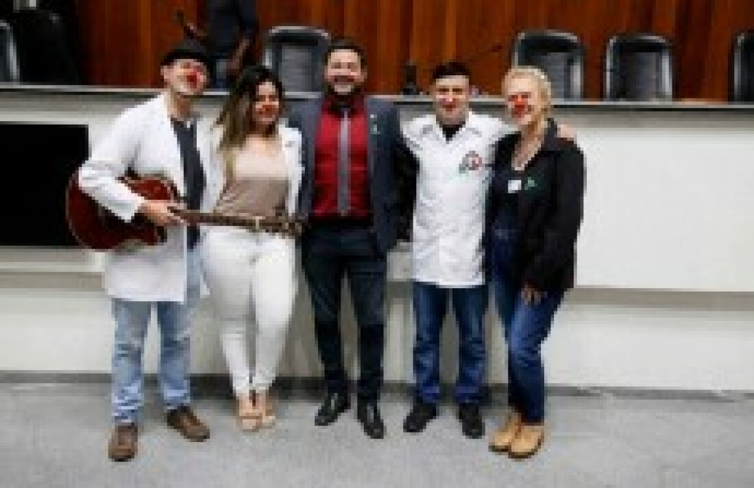 onG Doutores do Riso é homenageada na Câmara