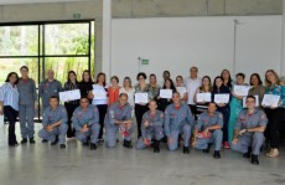 'Bombeiro Educador' orienta 1,2 mil estudantes em Arujá
