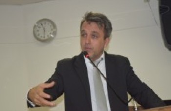 Saulo questiona situação das escolas