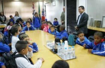 Crianças fazem visita à prefeitura