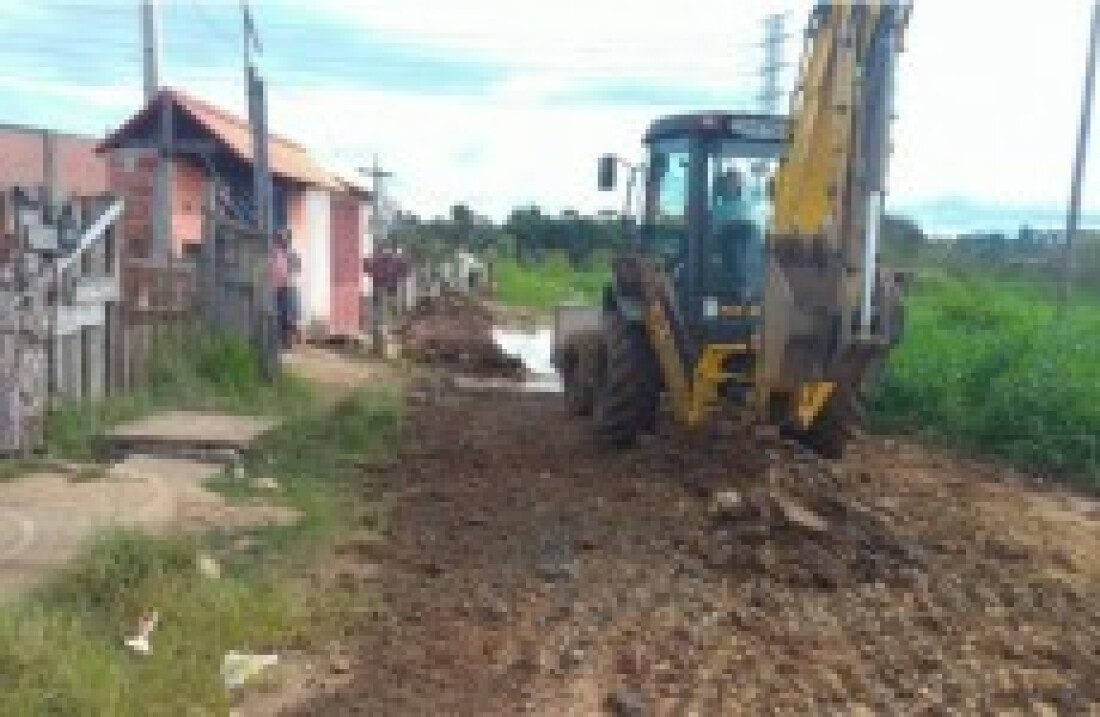 Rua Ruanda recebe camada de cascalho