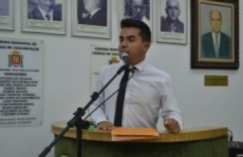 Mais de 1,5 mil crianças esperam vagas em creche