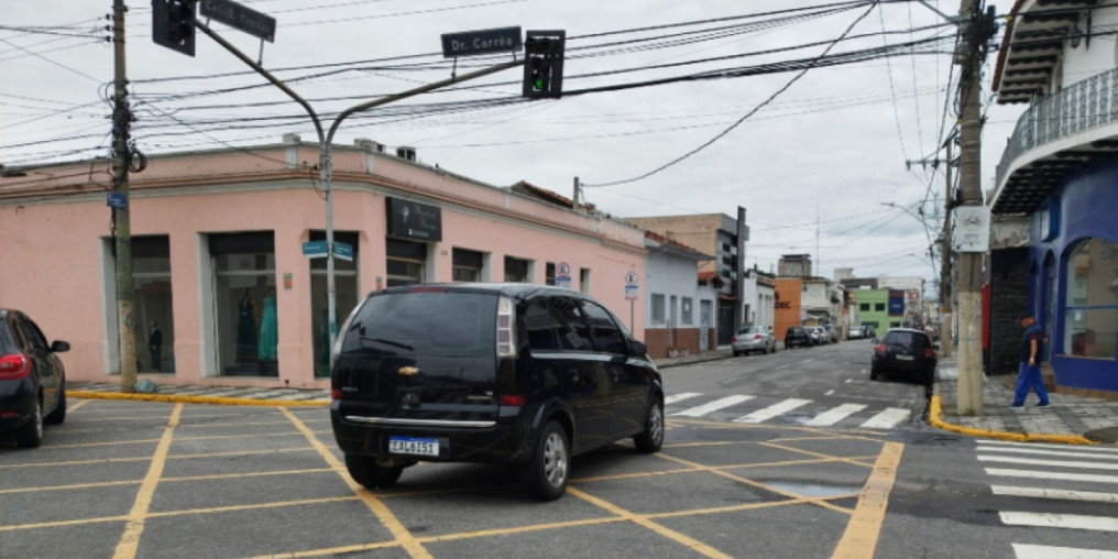 Esquina da Dr. Corrêa e Coronel Souza Franco é interditada