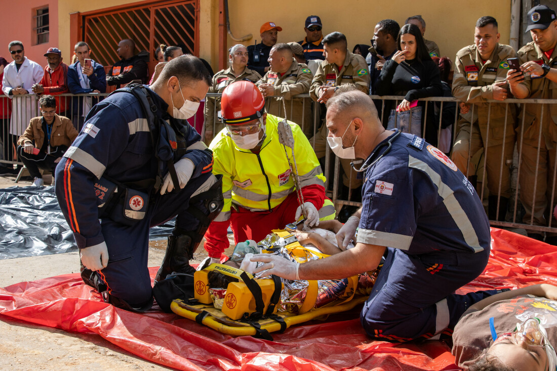 Simulado de deslizamento de terra e resgate é realizado pela Defesa Civil de Itaquá