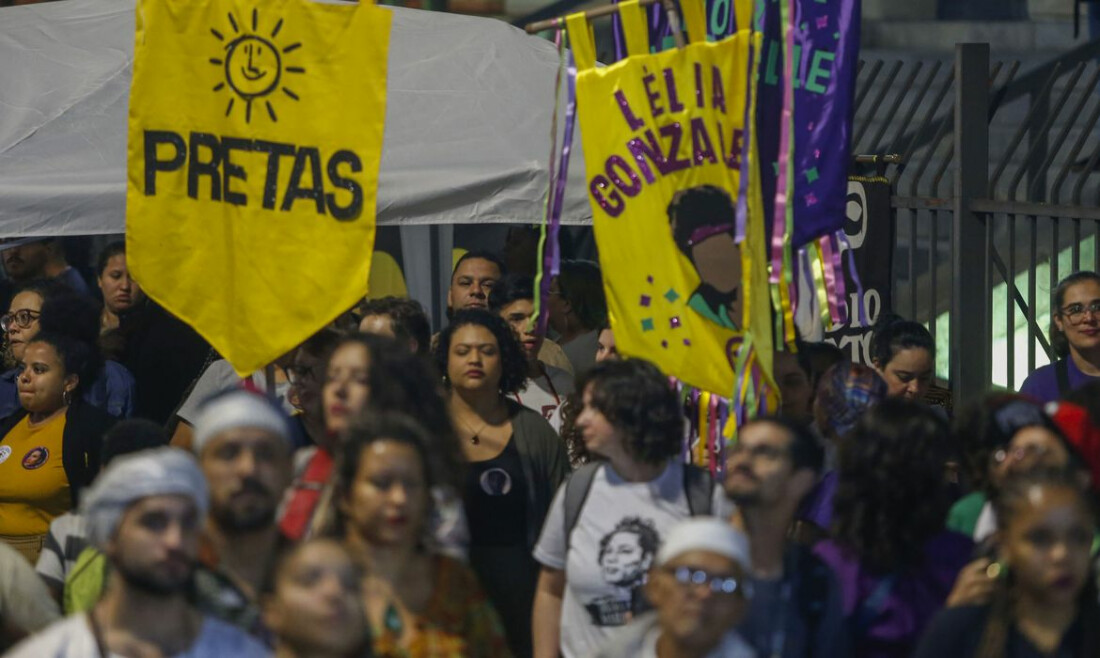 Mulheres negras marcham em SP pedindo democracia e justiça