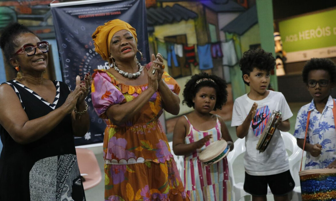 Histórias sobre Clementina de Jesus inspiram crianças na Mangueira