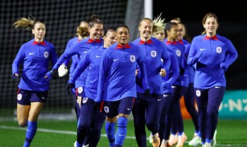 Duelo contra EUA será exemplo de futebol moderno, diz técnico holandês