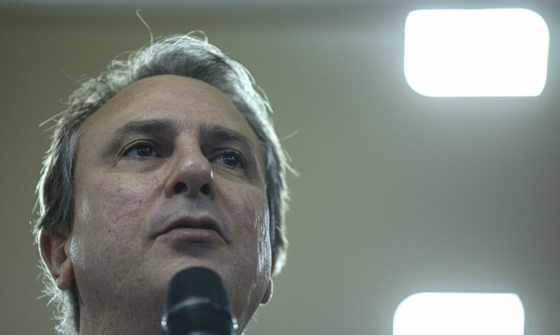 Governo prepara ações para garantir que jovens terminem o ensino médio