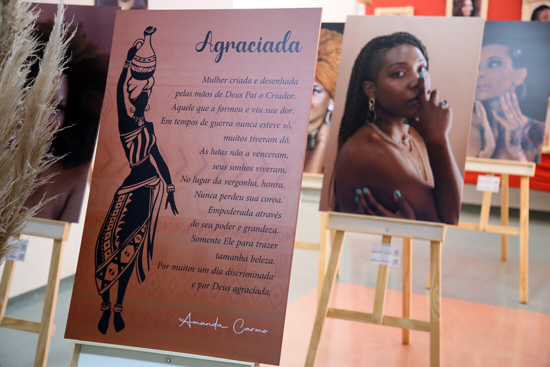 Câmara recebe exposição “Agraciada” em homenagem ao Dia da Mulher Negra, Latina e Caribenha