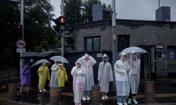 Norte da China se prepara para enchentes por tempestade Doksuri