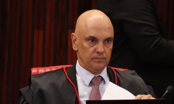 Moraes autoriza apreensão de eletrônicos e armas de deputada Zambelli