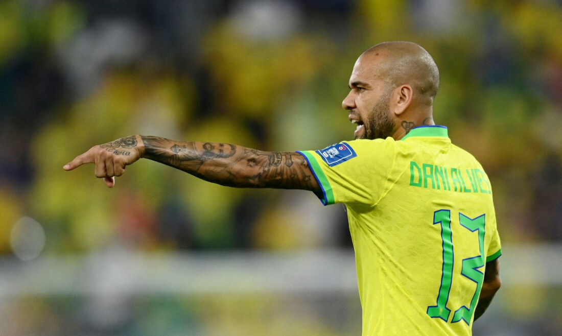 Daniel Alves é indiciado por agressão sexual pela Justiça na Espanha