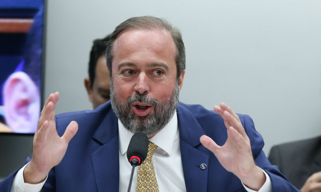 Câmara quer ouvir ministro sobre política de preços da Petrobras