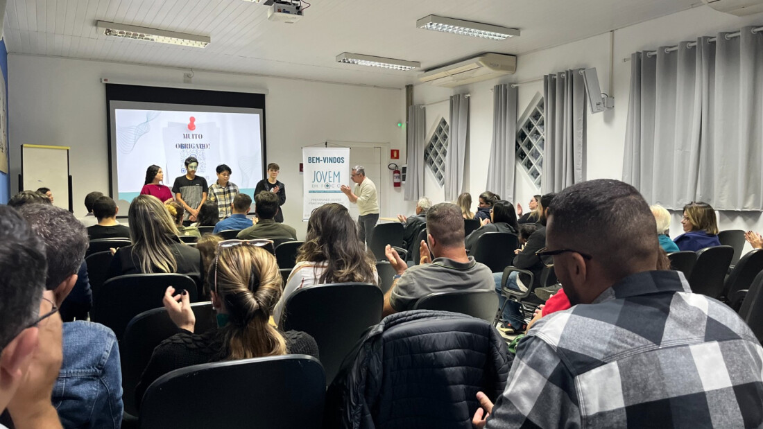 Programa Jovem em Foco, da Prefeitura de Guararema, sensibiliza comerciantes sobre a importância da contratação de adolescentes 