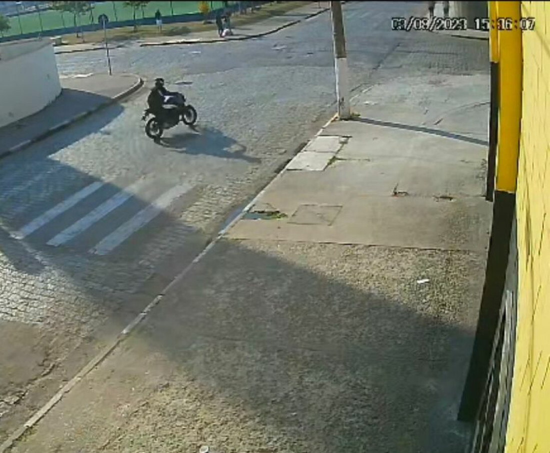 Professora sofre tentativa de assalto ao sair de escola em Jundiapeba