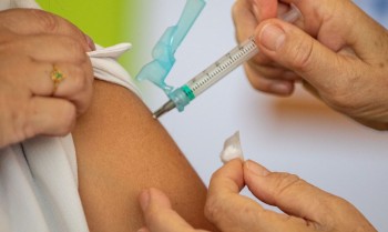 Brasil atingiu em 2021 menor cobertura vacinal em 20 anos