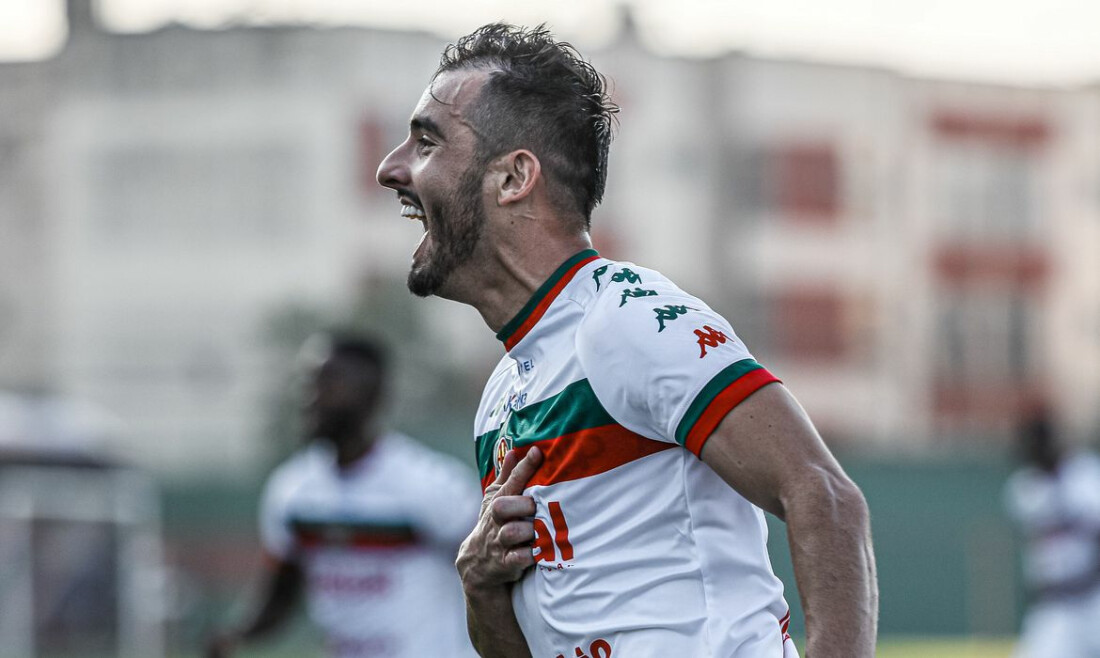 Portuguesa goleia Operário para se garantir nas oitavas da Série D