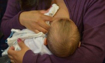 Do choro alto ao desmame: os desafios de mães neurodivergentes